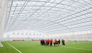 le hangar soit un espace clair et lumineux